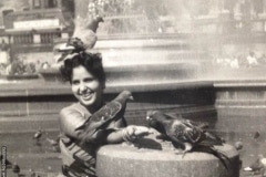 Virbalaben-feeding-pigeons